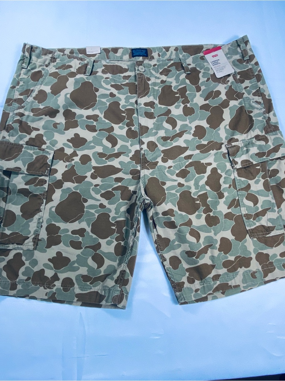Levi’s Carrier Cargo Shorts Mens 48 Green Camo 10” Inseam 100% Cotton NWT